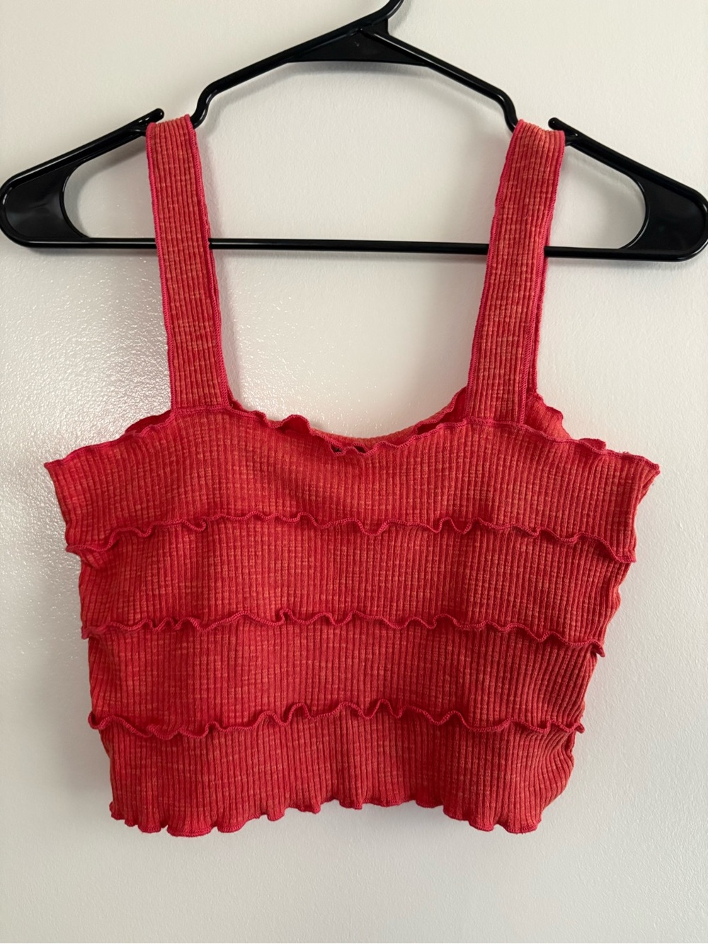 NWT POL Clothing YKT6 Red Ruffle Tier Lettuce Edge Rib Knit Crop Tank Small